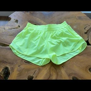 Lululemon Hotty hot low rise short 4”
